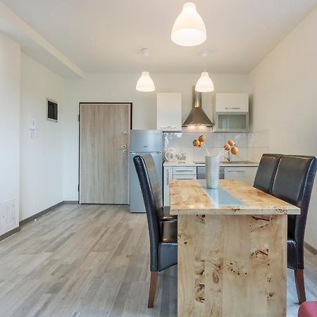 2 Bedroom Apartment Peroj Fazana Bagian luar foto