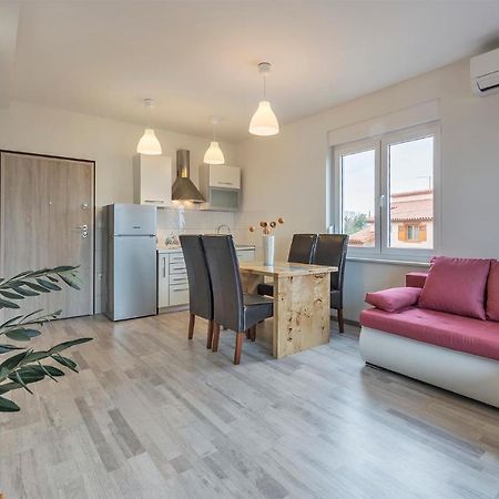 2 Bedroom Apartment Peroj Fazana Bagian luar foto